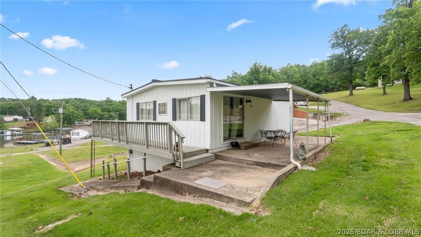 Move-in ready lakeview cabin featuring 2 bedrooms, 1 bath, and - photo 31
