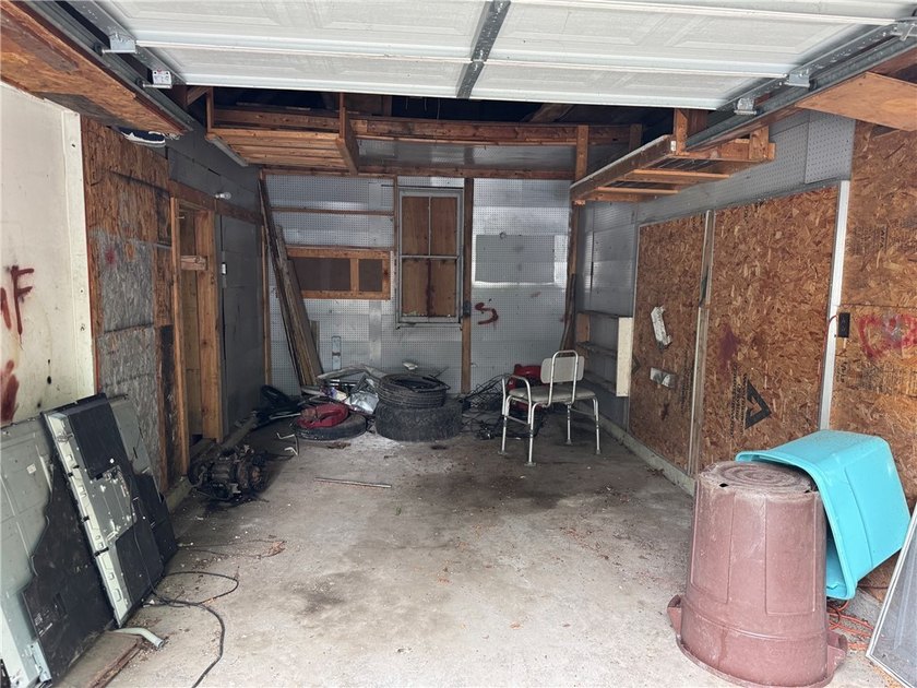 Calling all investors! Ripe for flipping. ----- Solid home with - photo 33