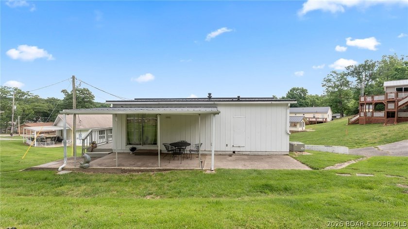 Move-in ready lakeview cabin featuring 2 bedrooms, 1 bath, and - photo 35