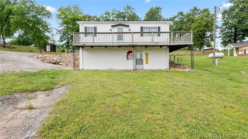 Move-in ready lakeview cabin featuring 2 bedrooms, 1 bath, and - photo 37