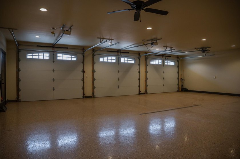 Amazing custom built home on 40 wooded acres near White Lake in - photo 33
