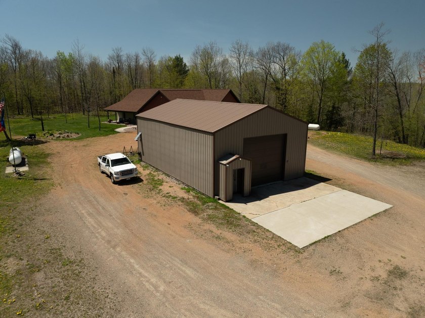 Amazing custom built home on 40 wooded acres near White Lake in - photo 40