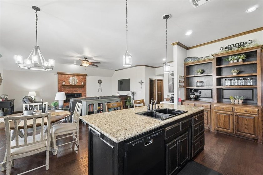 Beautiful one level home on a gorgeous .83 acre cul-de-sac lot! - photo 11