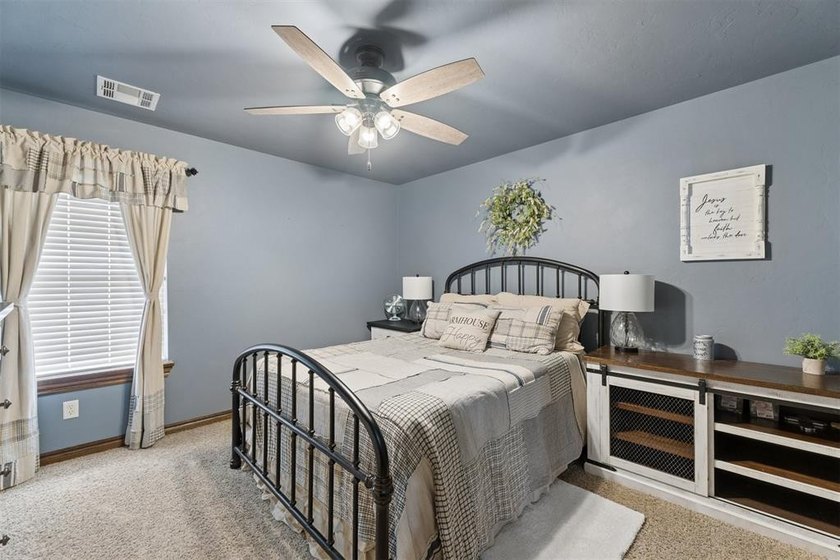 Beautiful one level home on a gorgeous .83 acre cul-de-sac lot! - photo 19