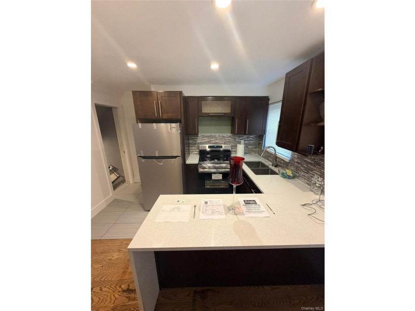 2 Bedrooms 1.5 bathrooms Spacious sunny &amp; bright Beautiful And - photo 3