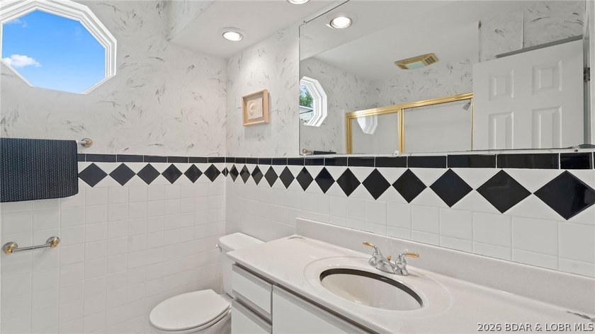 Move-in ready lakeview cabin offering 3 bedrooms, 2 baths, and - photo 27