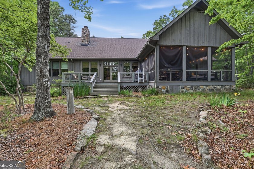 This spectacular 3,030-square-foot, 4-bedroom, 4-bathroom lake - photo 2