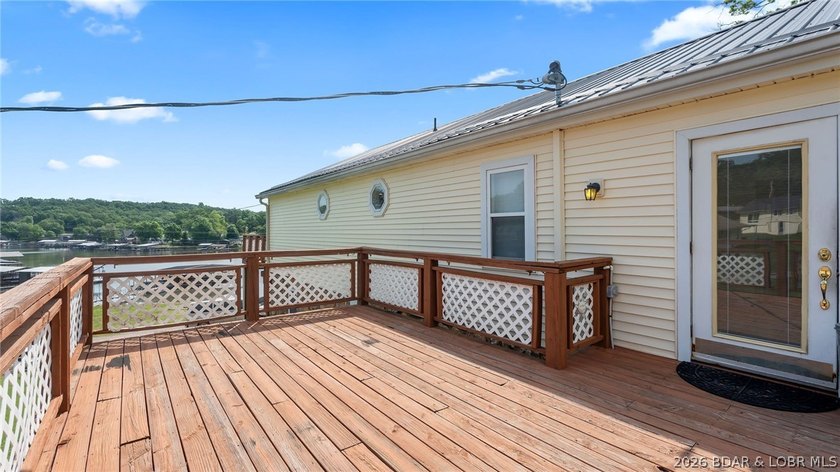 Move-in ready lakeview cabin offering 3 bedrooms, 2 baths, and - photo 33