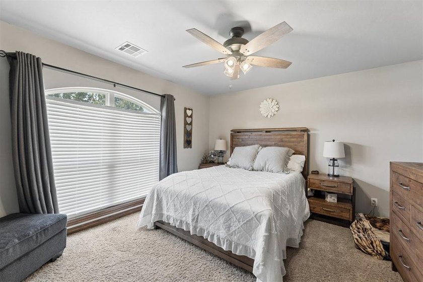 Beautiful one level home on a gorgeous .83 acre cul-de-sac lot! - photo 34
