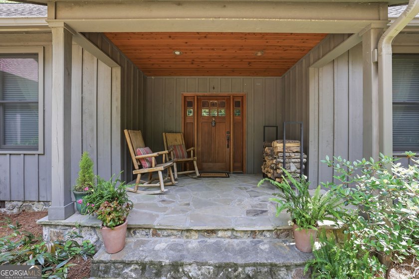 This spectacular 3,030-square-foot, 4-bedroom, 4-bathroom lake - photo 6