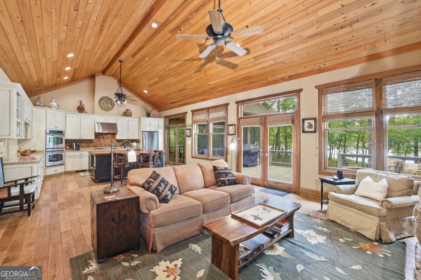 This spectacular 3,030-square-foot, 4-bedroom, 4-bathroom lake - photo 8