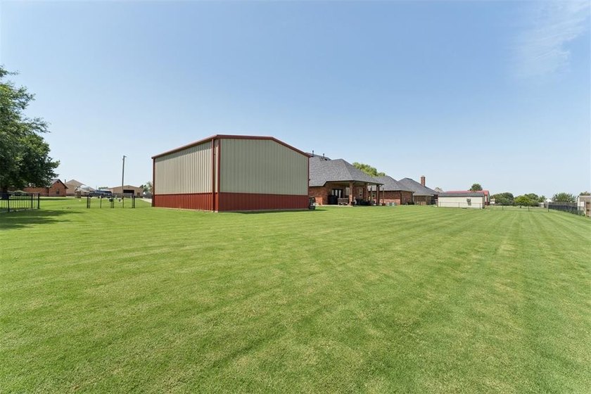 Beautiful one level home on a gorgeous .83 acre cul-de-sac lot! - photo 38