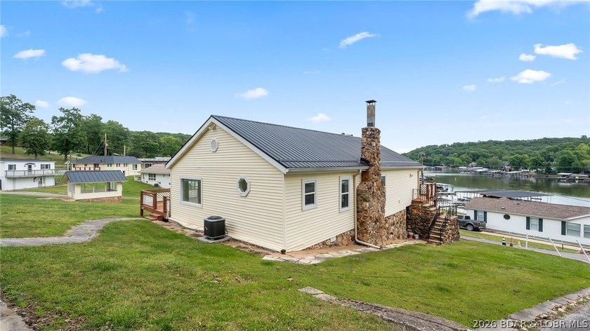 Move-in ready lakeview cabin offering 3 bedrooms, 2 baths, and - photo 40