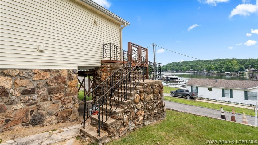 Move-in ready lakeview cabin offering 3 bedrooms, 2 baths, and - photo 41