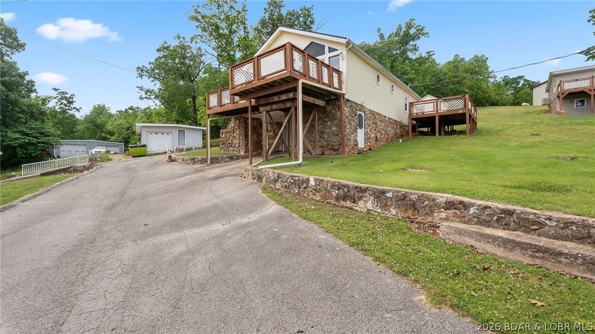 Move-in ready lakeview cabin offering 3 bedrooms, 2 baths, and - photo 45