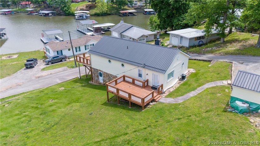 Move-in ready lakeview cabin offering 3 bedrooms, 2 baths, and - photo 49