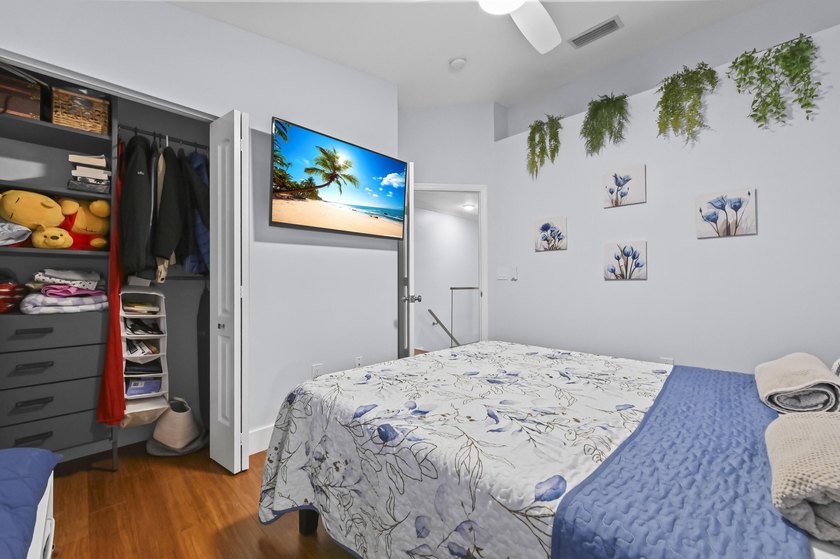 Welcome home to this beautifully remodeled 3-bedroom, 2.5-bath - photo 30