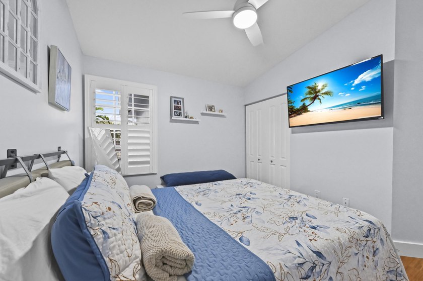 Welcome home to this beautifully remodeled 3-bedroom, 2.5-bath - photo 31