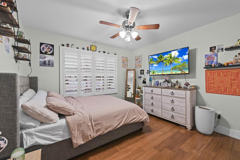 Welcome home to this beautifully remodeled 3-bedroom, 2.5-bath - photo 34