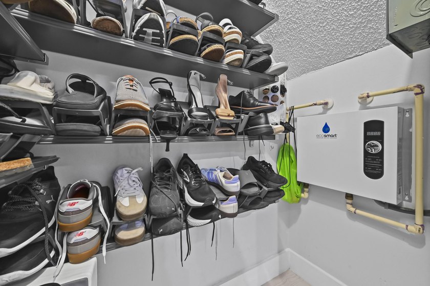 Welcome home to this beautifully remodeled 3-bedroom, 2.5-bath - photo 36