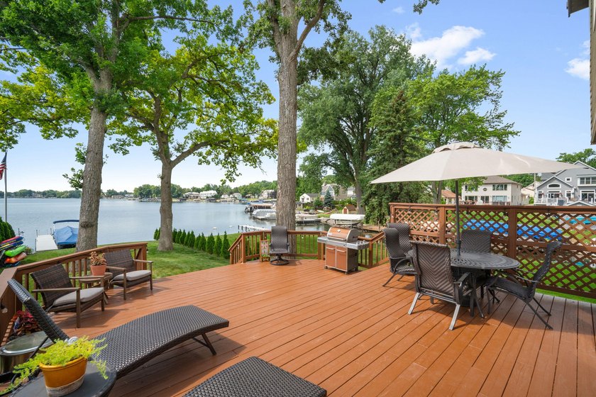 Enjoy the best of Little Muskego Lake in this beautifully - photo 3