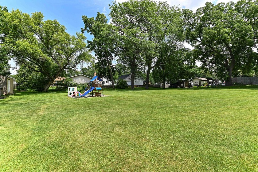 Charming Delavan home situated on a spacious 0.89-acre lot - photo 6