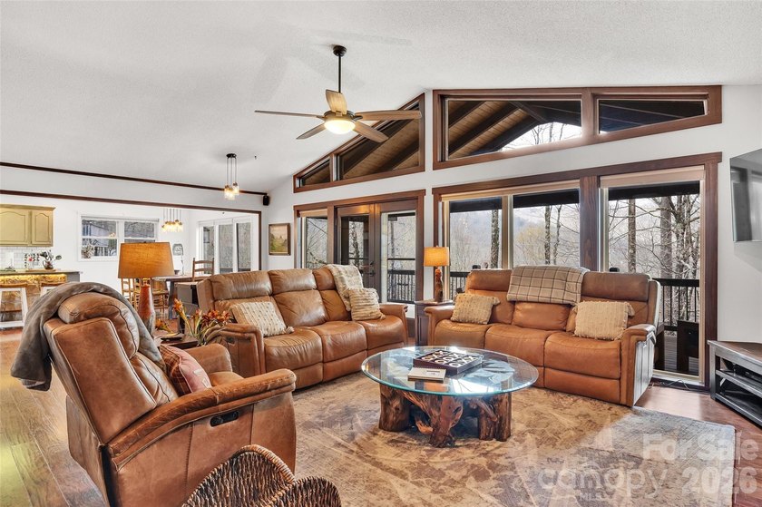 Welcome to your mountain retreat at 202 Tamarack Road! This - photo 3