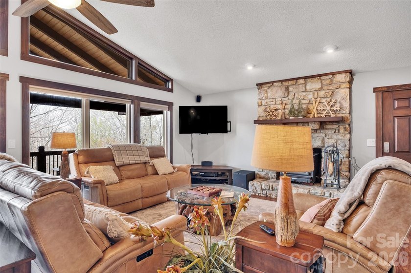 Welcome to your mountain retreat at 202 Tamarack Road! This - photo 4