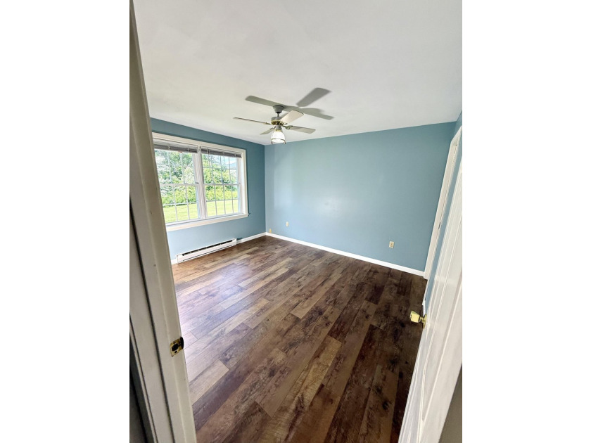 Move right into this comfortable and easy-to-maintain 2-bedroom - photo 3