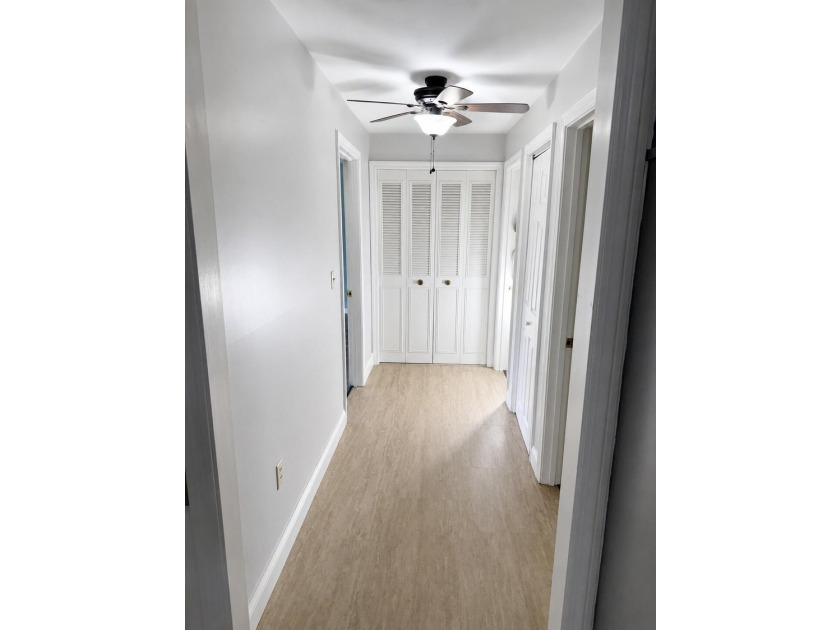 Move right into this comfortable and easy-to-maintain 2-bedroom - photo 4