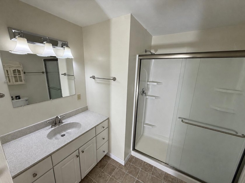 Move right into this comfortable and easy-to-maintain 2-bedroom - photo 6