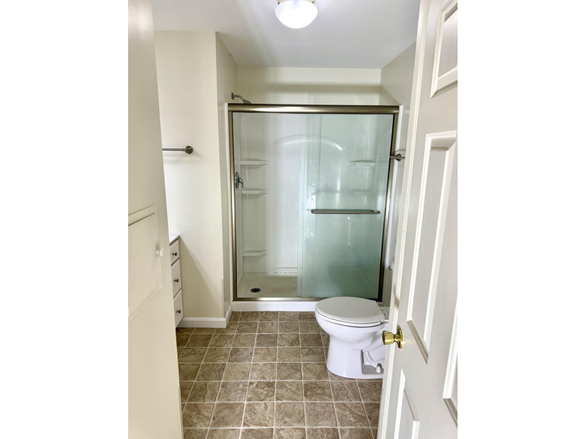Move right into this comfortable and easy-to-maintain 2-bedroom - photo 7