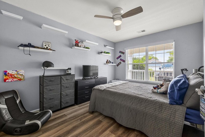 This is a short sale property. Welcome to this charming - photo 16