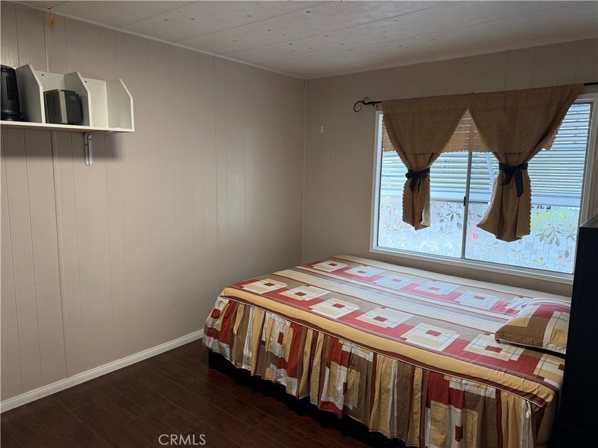 Welcome home to this well-maintained 3-bedroom, 2-bathroom - photo 11