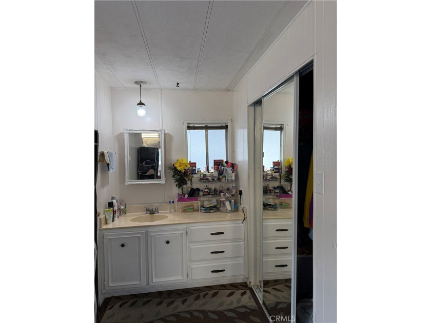 Welcome home to this well-maintained 3-bedroom, 2-bathroom - photo 13