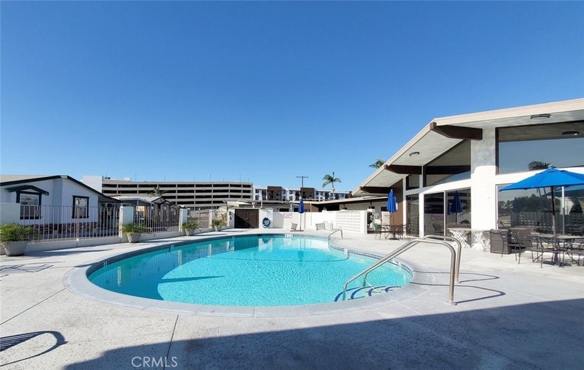 Welcome home to this well-maintained 3-bedroom, 2-bathroom - photo 19