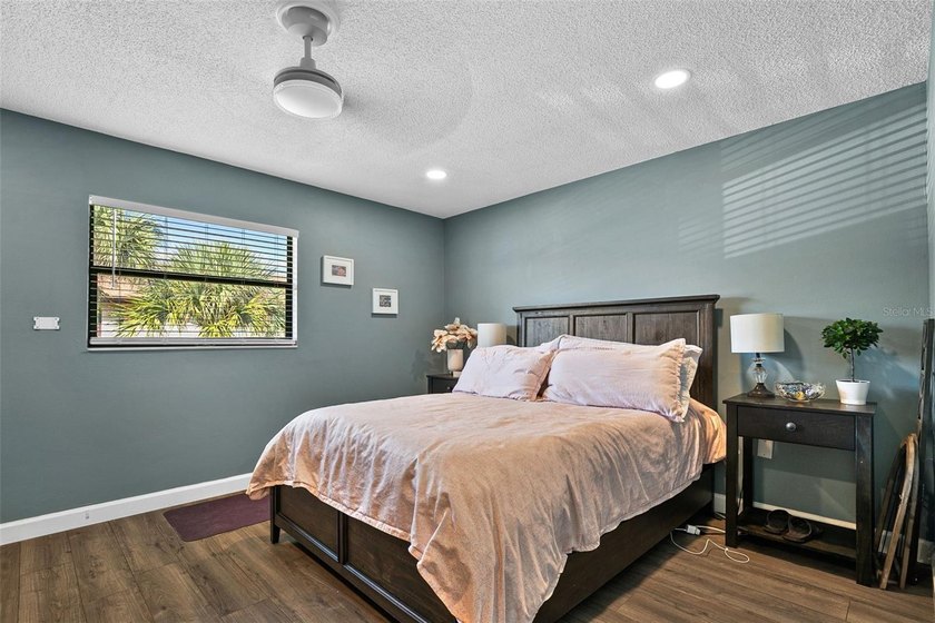 This thoughtfully updated and coveted corner/end unit is ready - photo 22