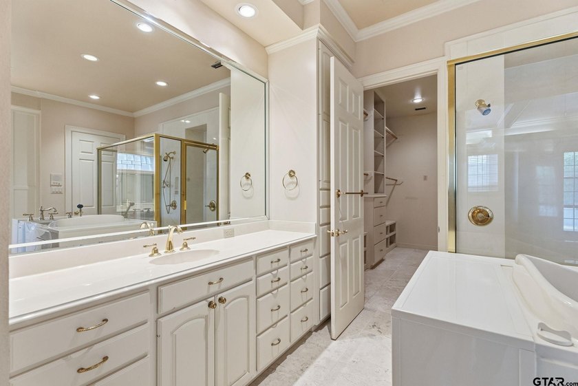 This extraordinary estate is located in the gated community of - photo 27