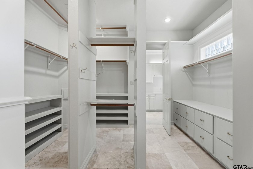 This extraordinary estate is located in the gated community of - photo 28