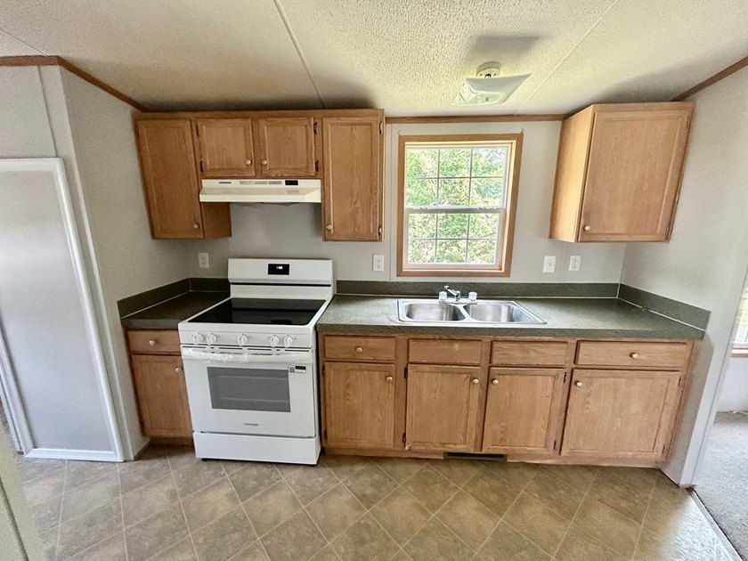 This 3-bedroom, 2-bathroom home is located on the outskirts of - photo 2