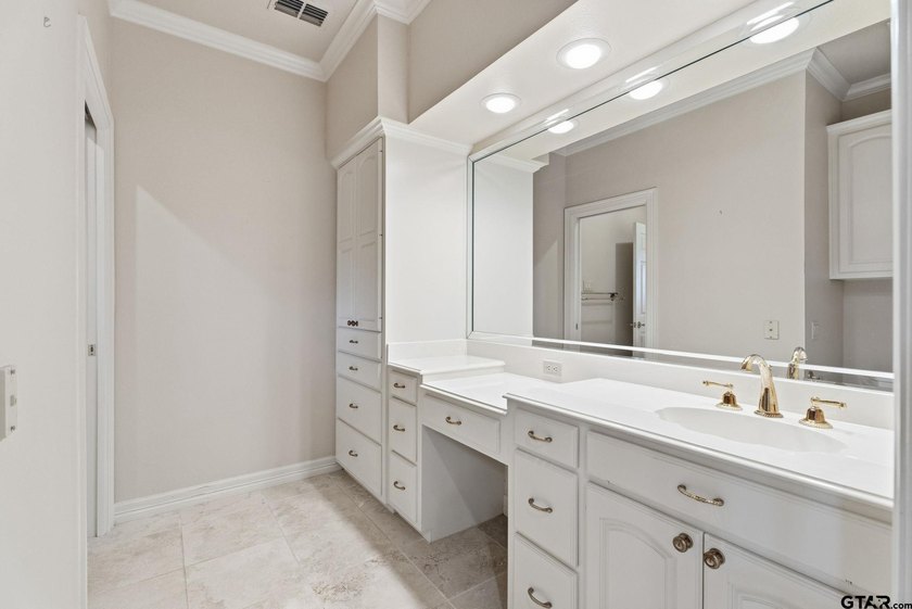 This extraordinary estate is located in the gated community of - photo 33