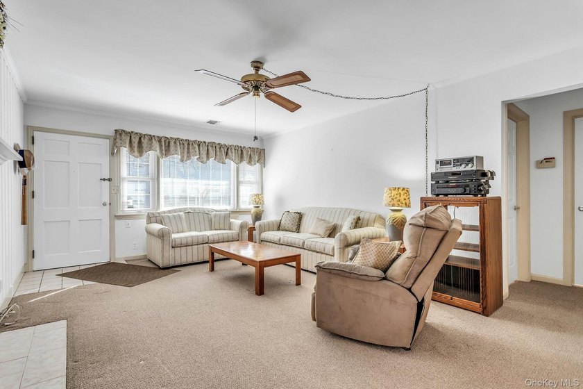 Making a Splash in the Spring Market!! Welcome Home to this - photo 6