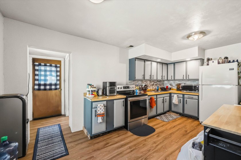 Welcome home to your charming 3-bedroom, 1-bath home in a - photo 5