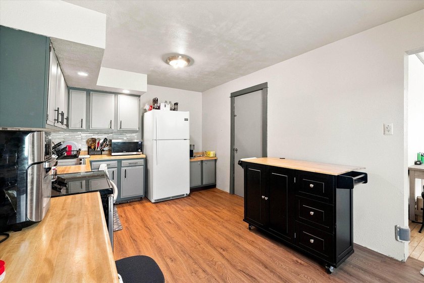 Welcome home to your charming 3-bedroom, 1-bath home in a - photo 6