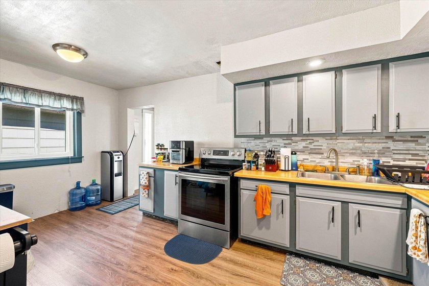 Welcome home to your charming 3-bedroom, 1-bath home in a - photo 7