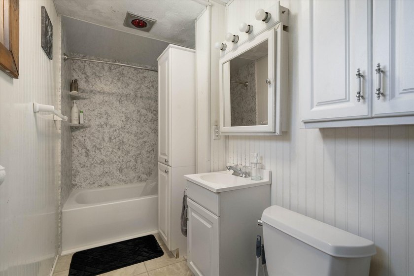 Welcome home to your charming 3-bedroom, 1-bath home in a - photo 8