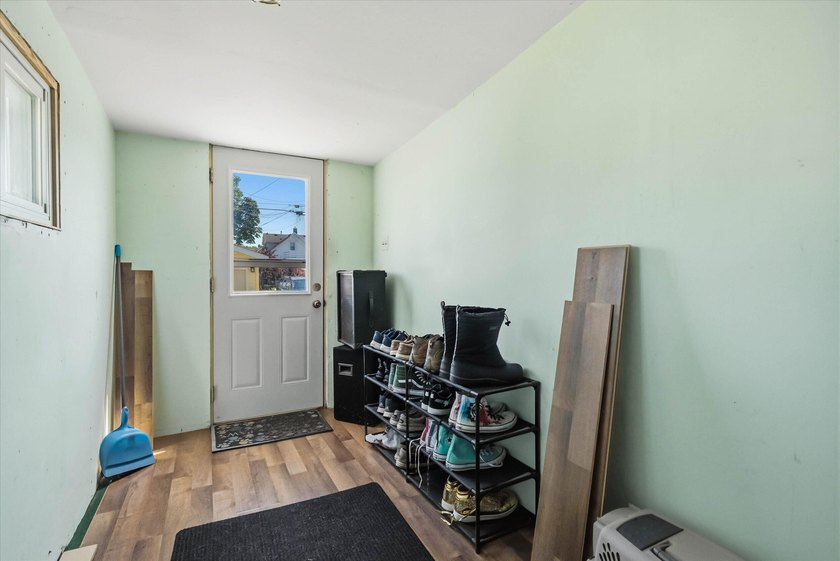Welcome home to your charming 3-bedroom, 1-bath home in a - photo 9