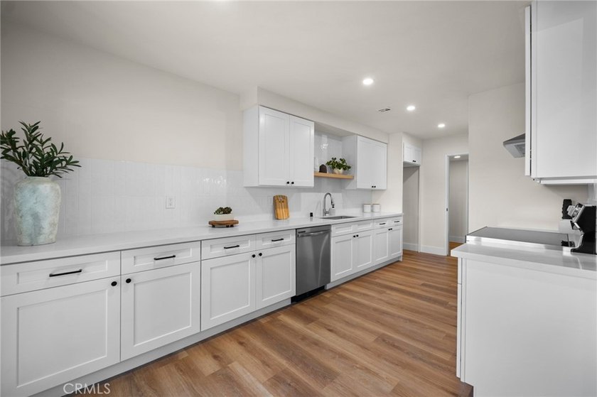 Beautifully Updated 3-Bedroom Home in Prime Torrance Location! - photo 11