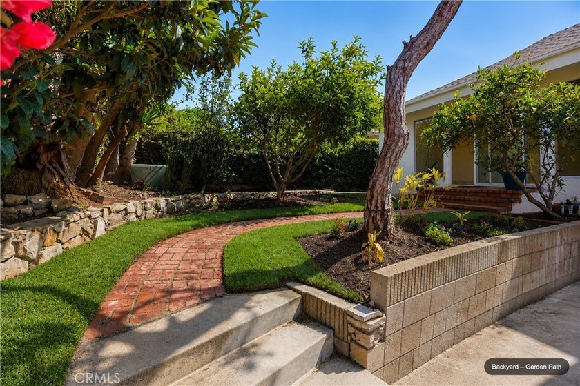 Welcome to this beautifully maintained and thoughtfully updated - photo 31
