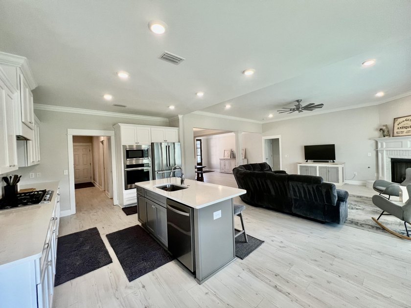 Impeccably maintained &amp; completely move-in ready, this stunning - photo 14